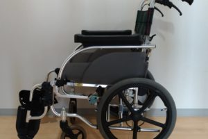 介助用車椅子　特徴　デメリット